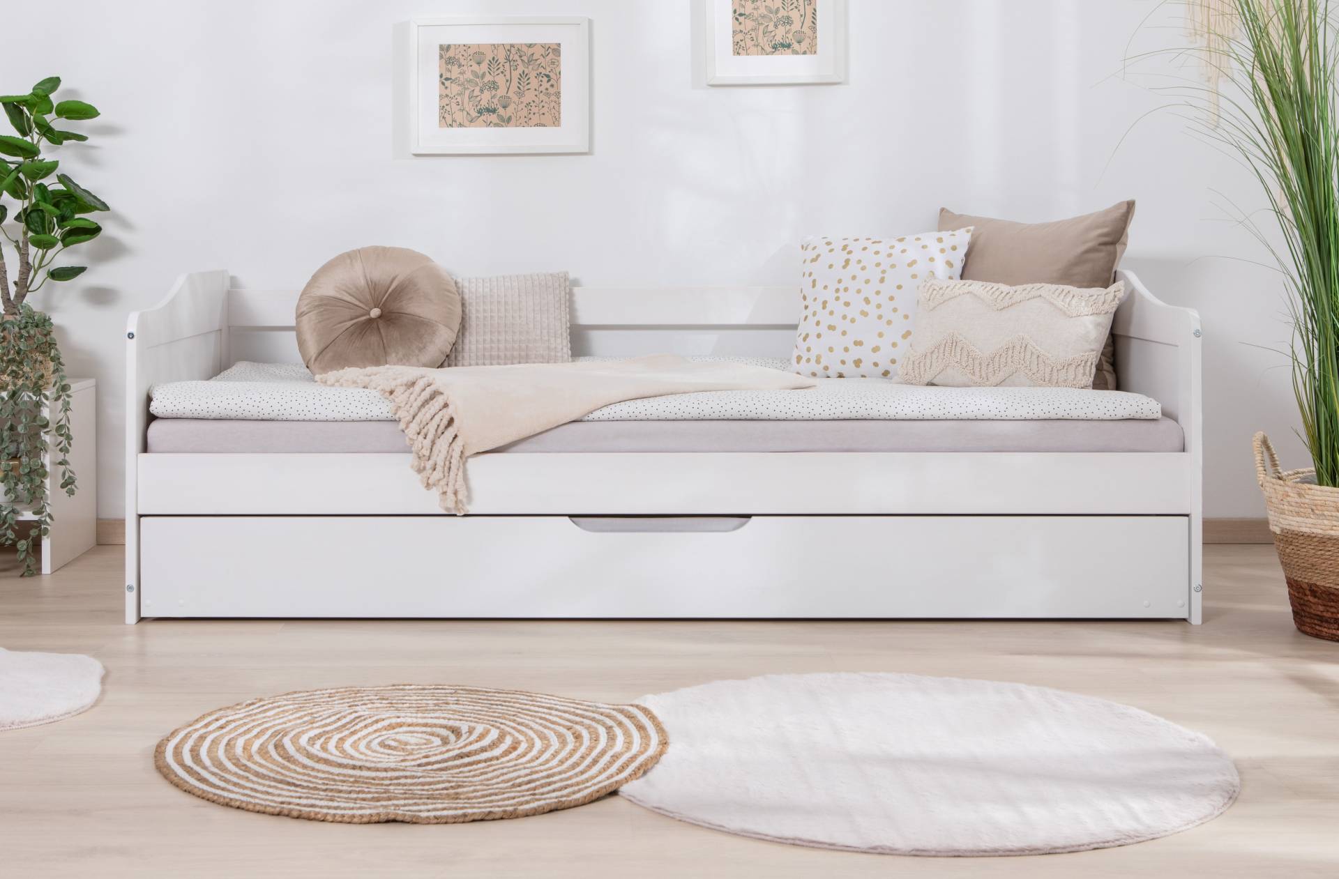 Ticaa Funktionsbett »Melinda, Daybett, Jugendbett, 2 Schlafplätze, Schublade auf Rollen«, (90x200cm), FSC®-zertifizierte Kiefer, 2 Rollroste, Massivholz Ticaa Funktionsbett »Melinda, Daybett, Jugendbett, 2 Schlafplätze, Schublade auf Rollen«, (90x200cm), FSC®-zertifizierte Kiefer, 2 Rollroste, Massivholz von TICAA