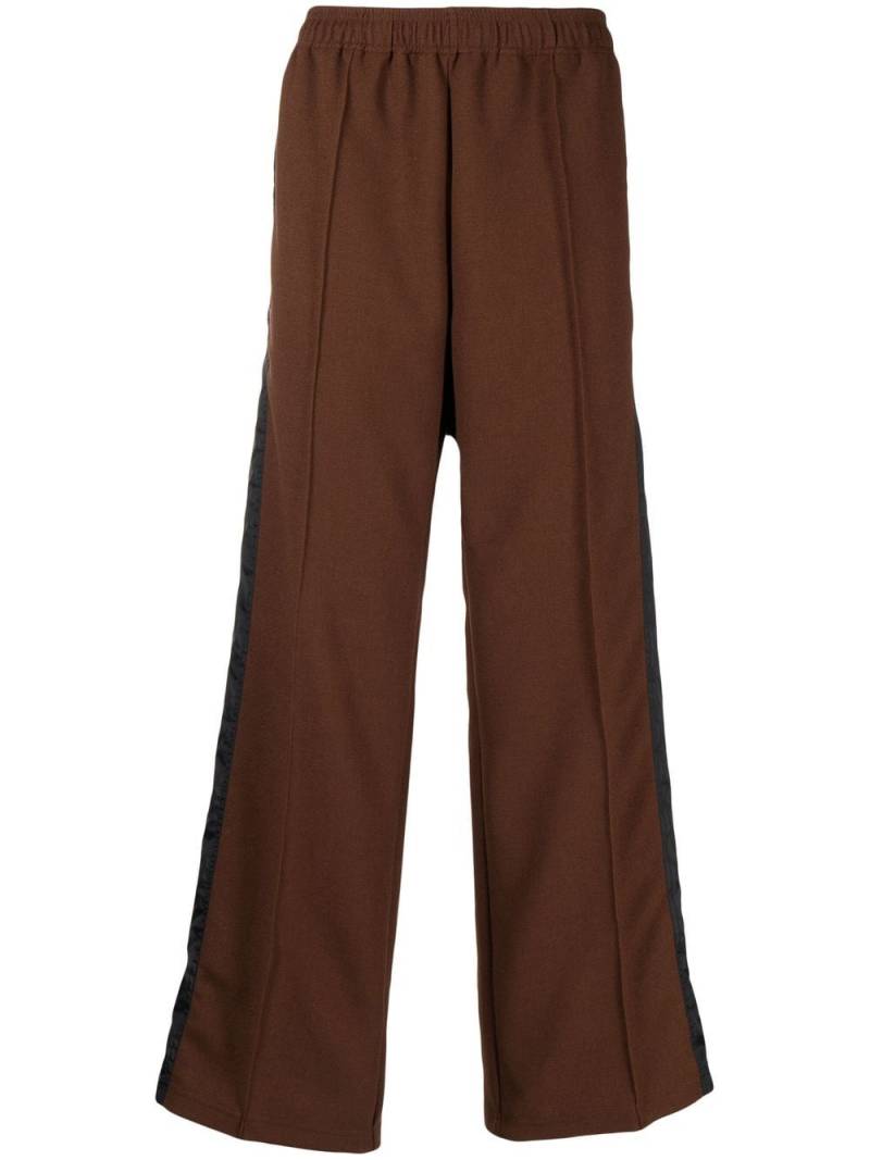 Toga Virilis side-stripe straight-leg trousers - Brown von Toga Virilis