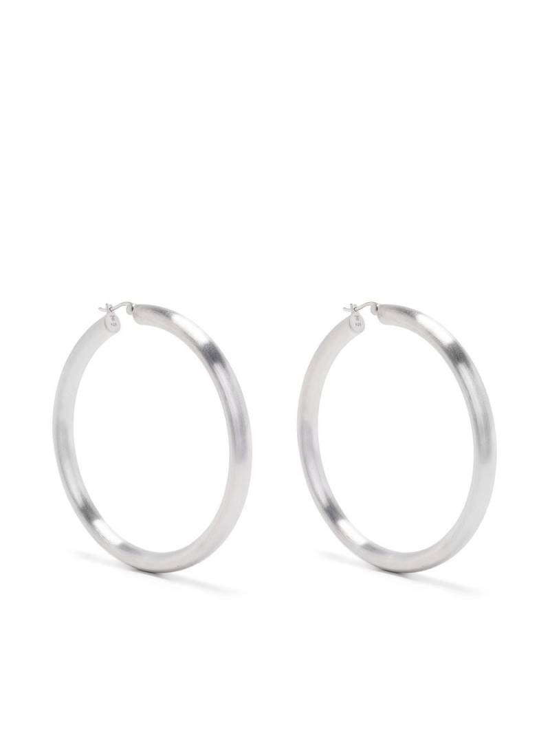 Tom Wood Classic Thick Satin Giant hoop earrings - Silver von Tom Wood