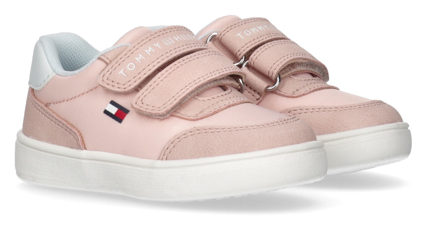 Tommy Hilfiger Sneaker »LOW CUT VELCRO SNEAKER«, mit Logoflag, Freizeitschuh, Halbschuh, Schnürschuh von Tommy Hilfiger