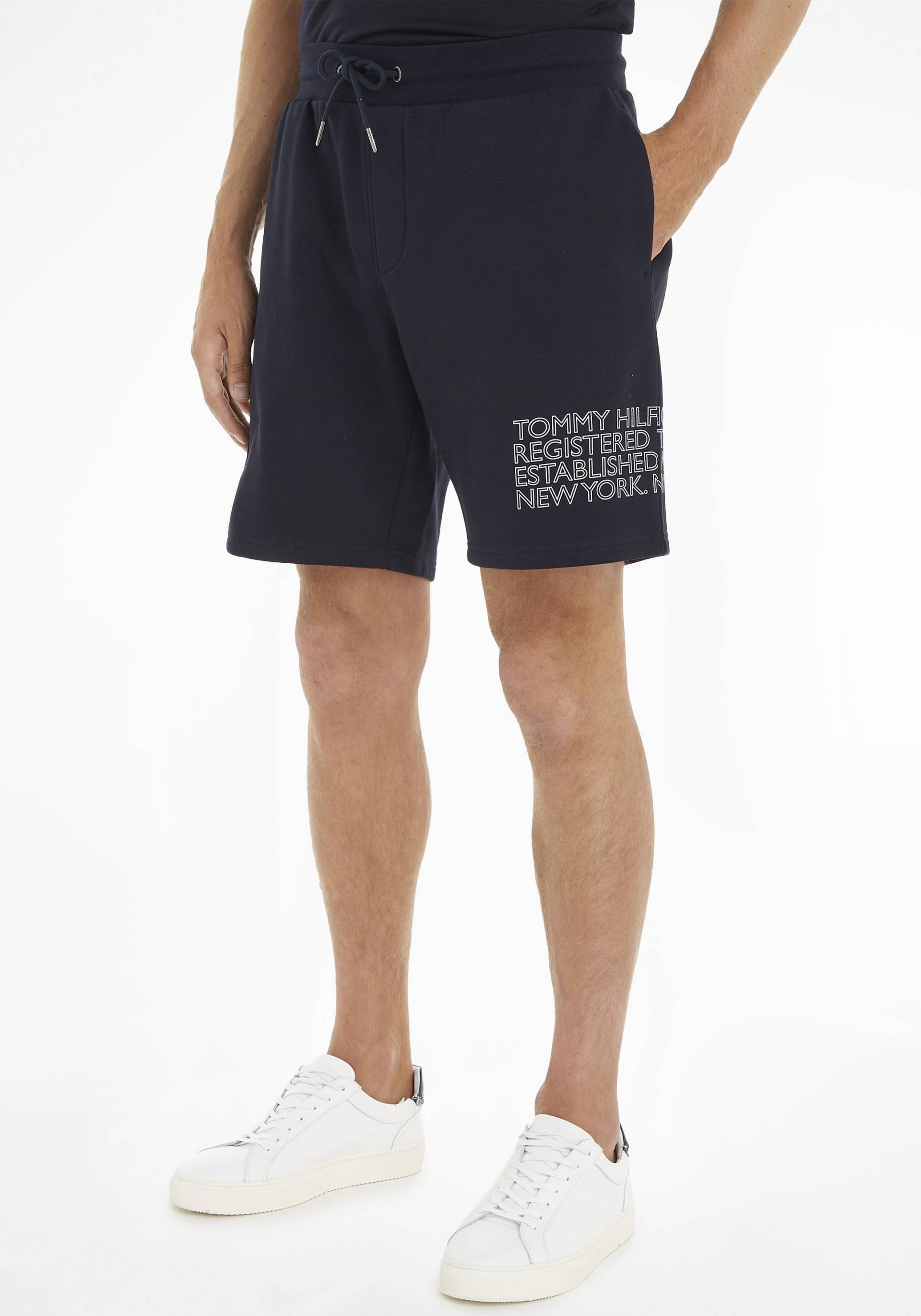 Tommy Hilfiger Stoffhose »BADGED GRAPHIC CARGO SHORT«, mit Tommy Hilfiger Markendesign von Tommy Hilfiger