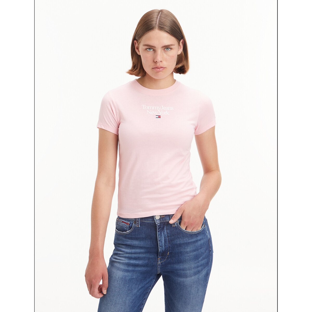 T-Shirt mit Rundhals, kurzen Ärmeln und Logo vorne von Tommy Jeans
