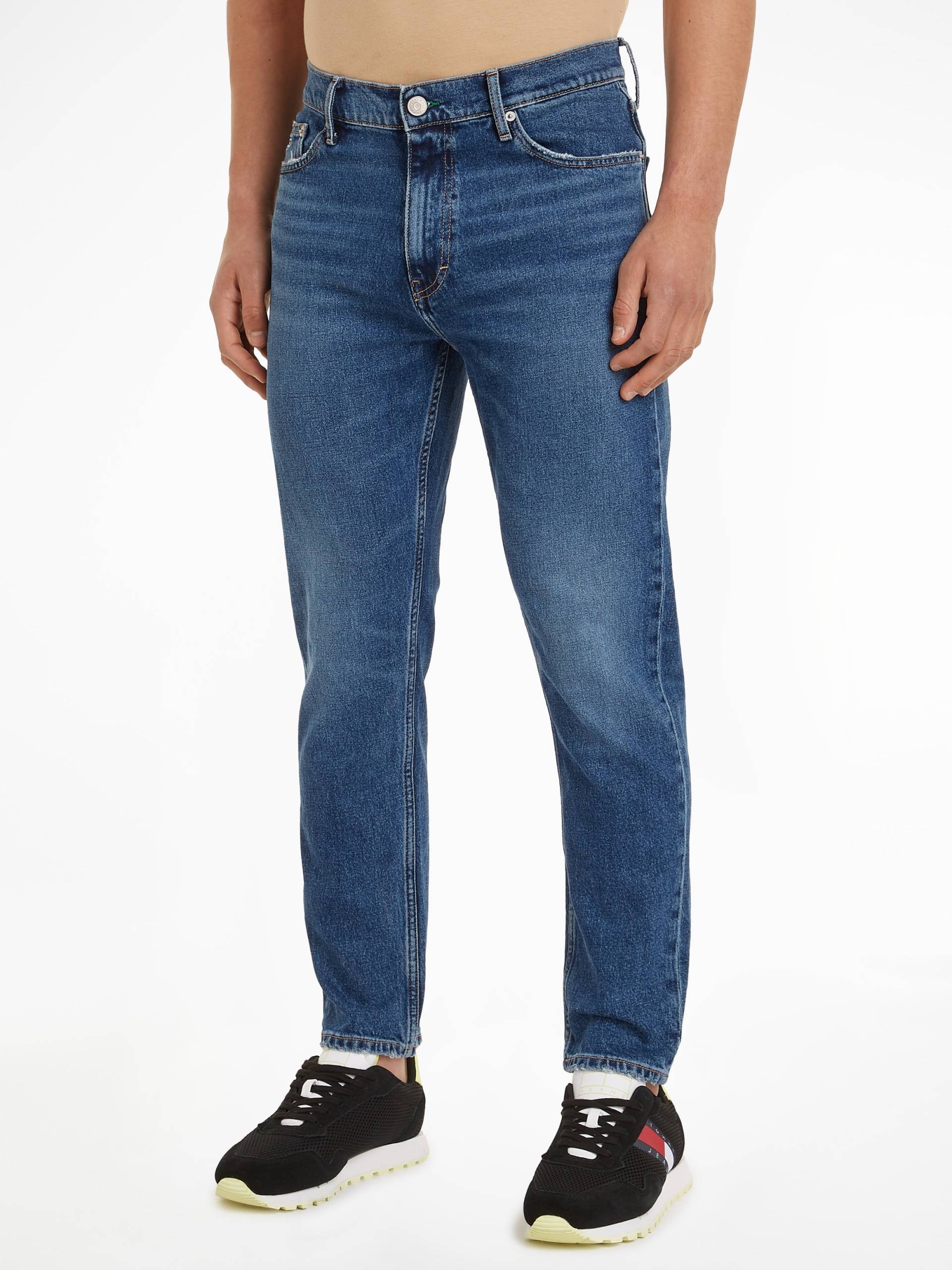 Tommy Jeans Dad-Jeans »DAD JEAN RGLR«, im 5-Pocket-Style Tommy Jeans Dad-Jeans »DAD JEAN RGLR«, im 5-Pocket-Style von Tommy Jeans