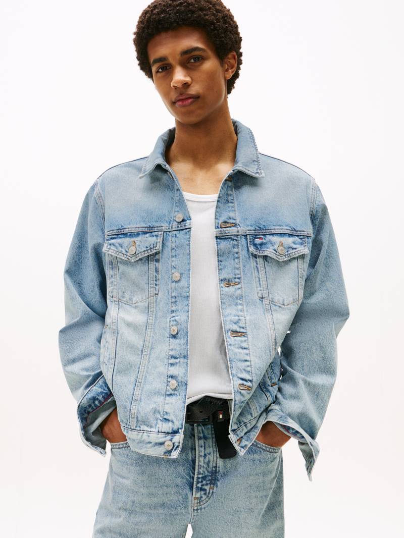 Tommy Jeans Jeansjacke »RYAN RGLR TRCKR RWB EXT CI6033«, ohne Kapuze, Mit Rundhalsausschnitt von Tommy Jeans