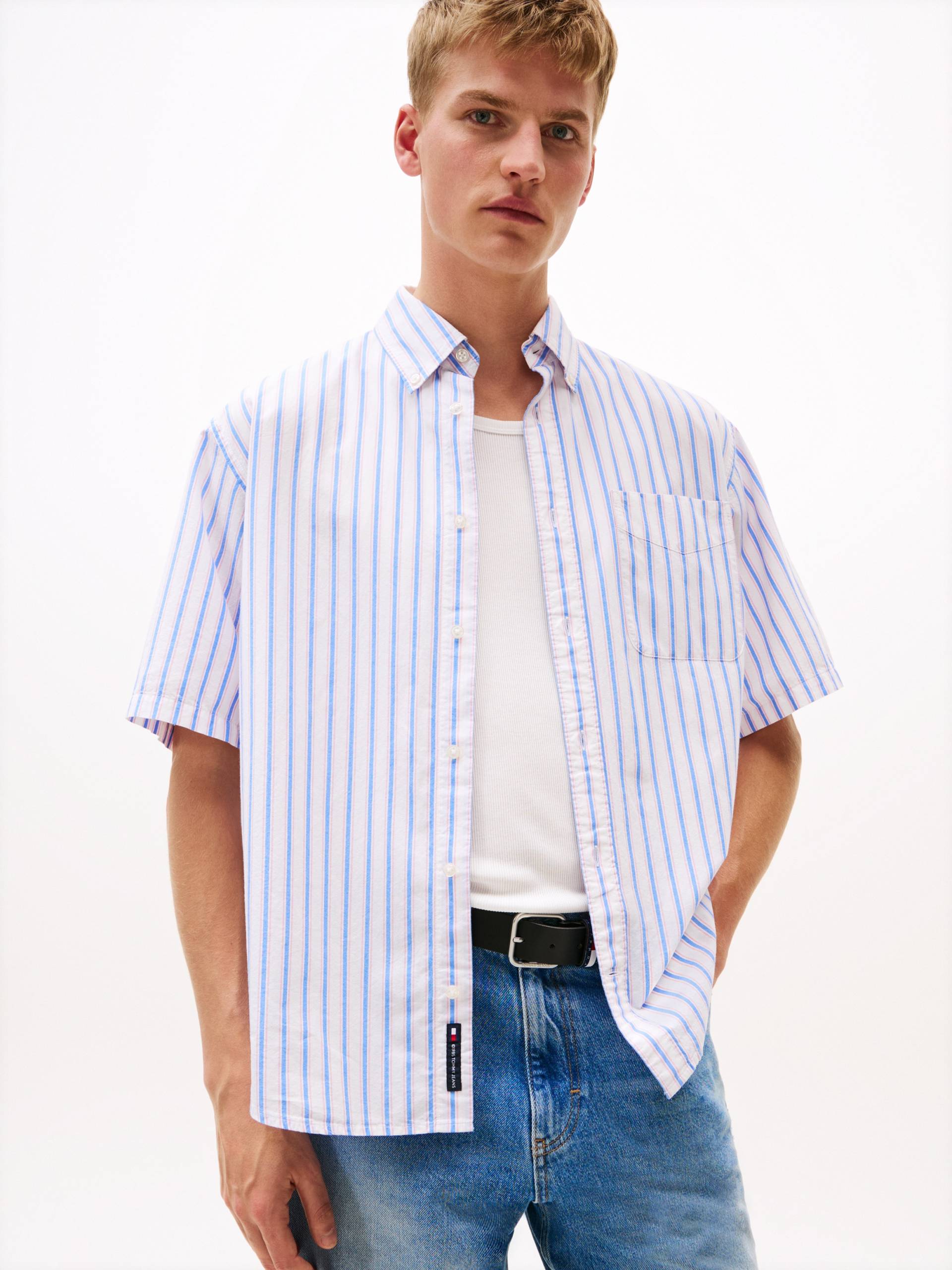 Tommy Jeans Kurzarmhemd »TJM POPLIN RLX SS SHIRT EXT«, Mit Rundhalsausschnitt von Tommy Jeans