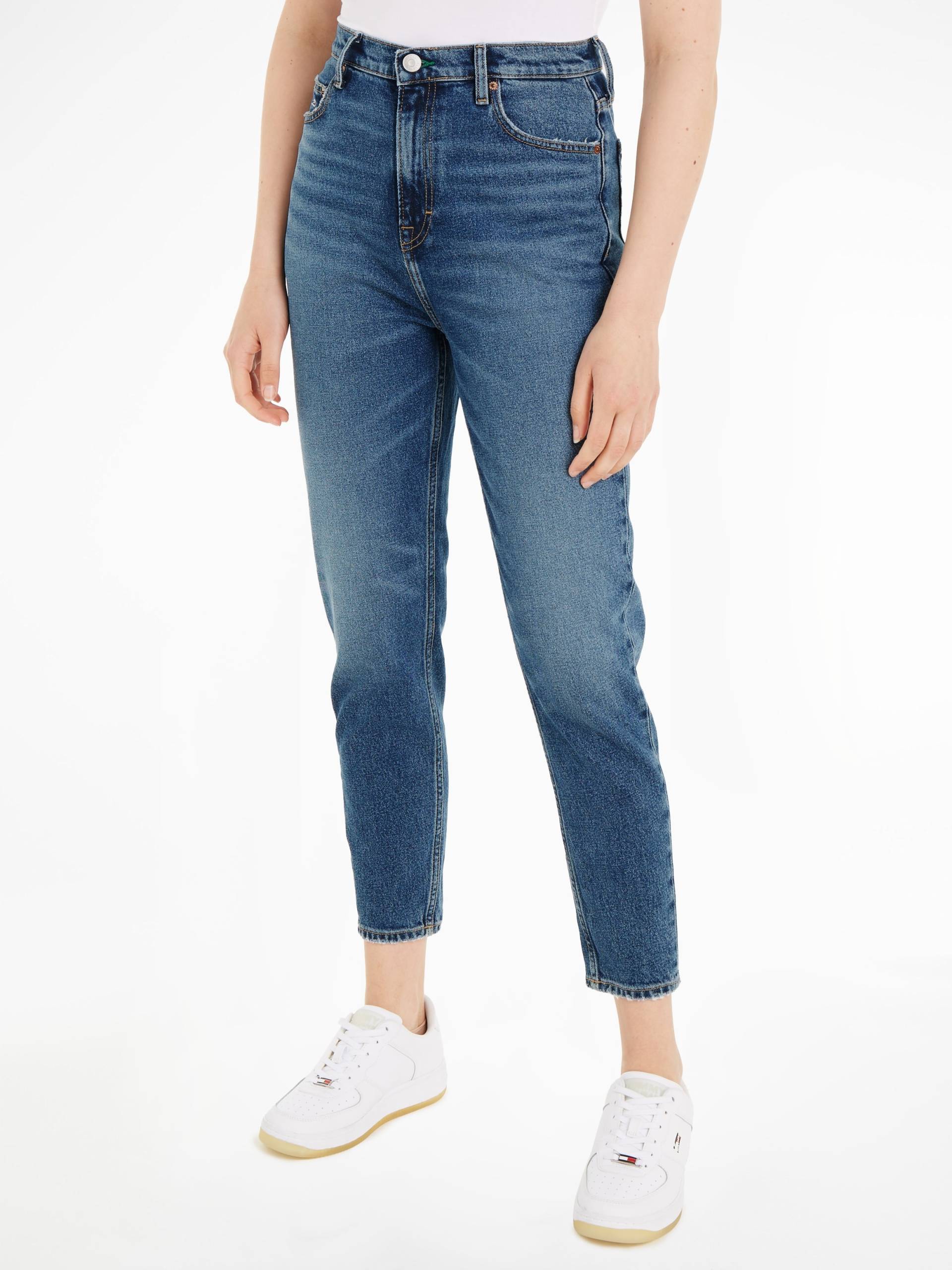 Tommy Jeans Mom-Jeans »MOM SLIM UH CG4215«, mit Logostickerei Tommy Jeans Mom-Jeans »MOM SLIM UH CG4215«, mit Logostickerei von Tommy Jeans