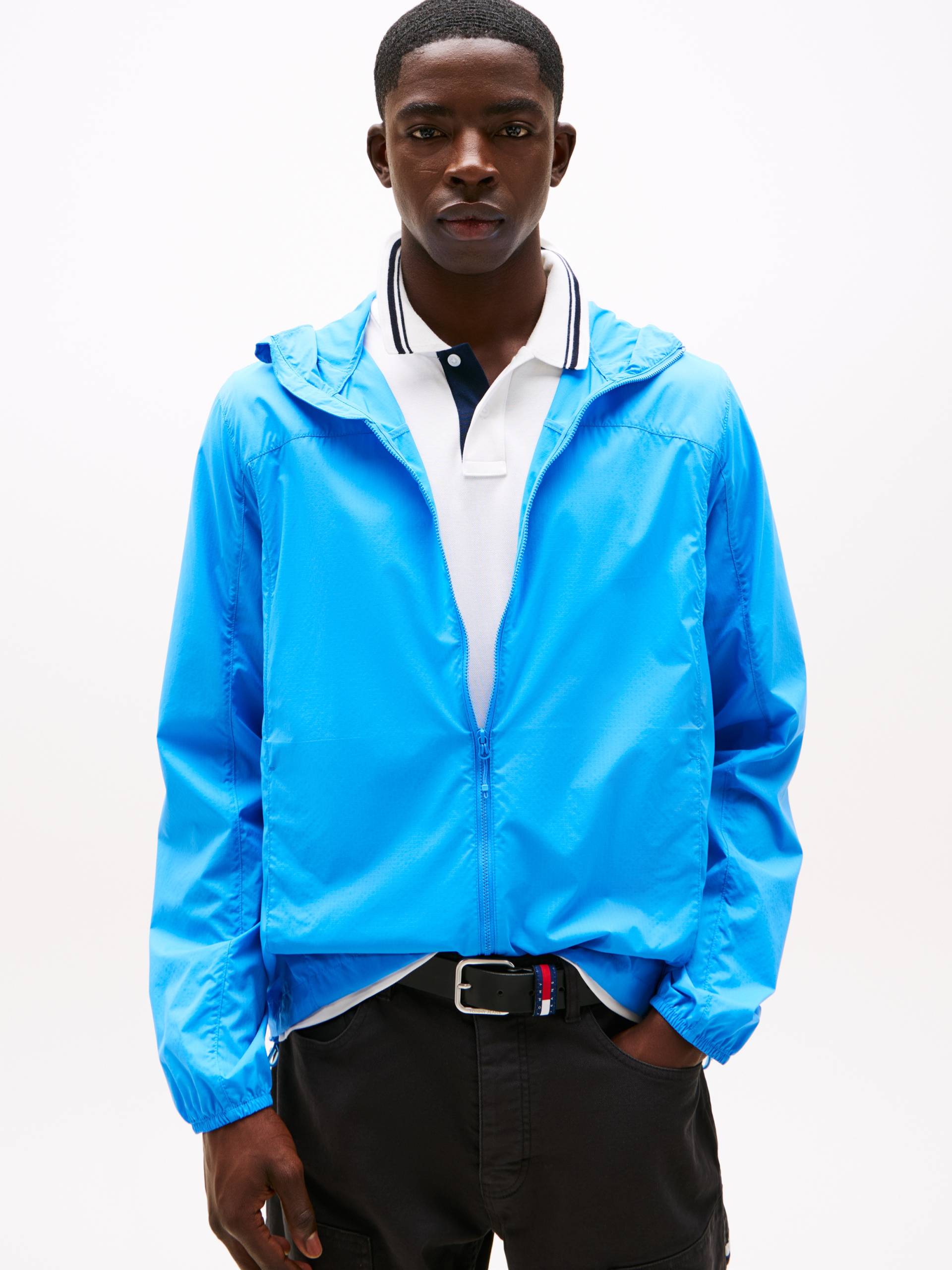 Tommy Jeans Outdoorjacke »TJM OUTDOOR SHELL JACKET EXT«, mit Kapuze, Mit Rundhalsausschnitt Tommy Jeans Outdoorjacke »TJM OUTDOOR SHELL JACKET EXT«, mit Kapuze, Mit Rundhalsausschnitt von Tommy Jeans