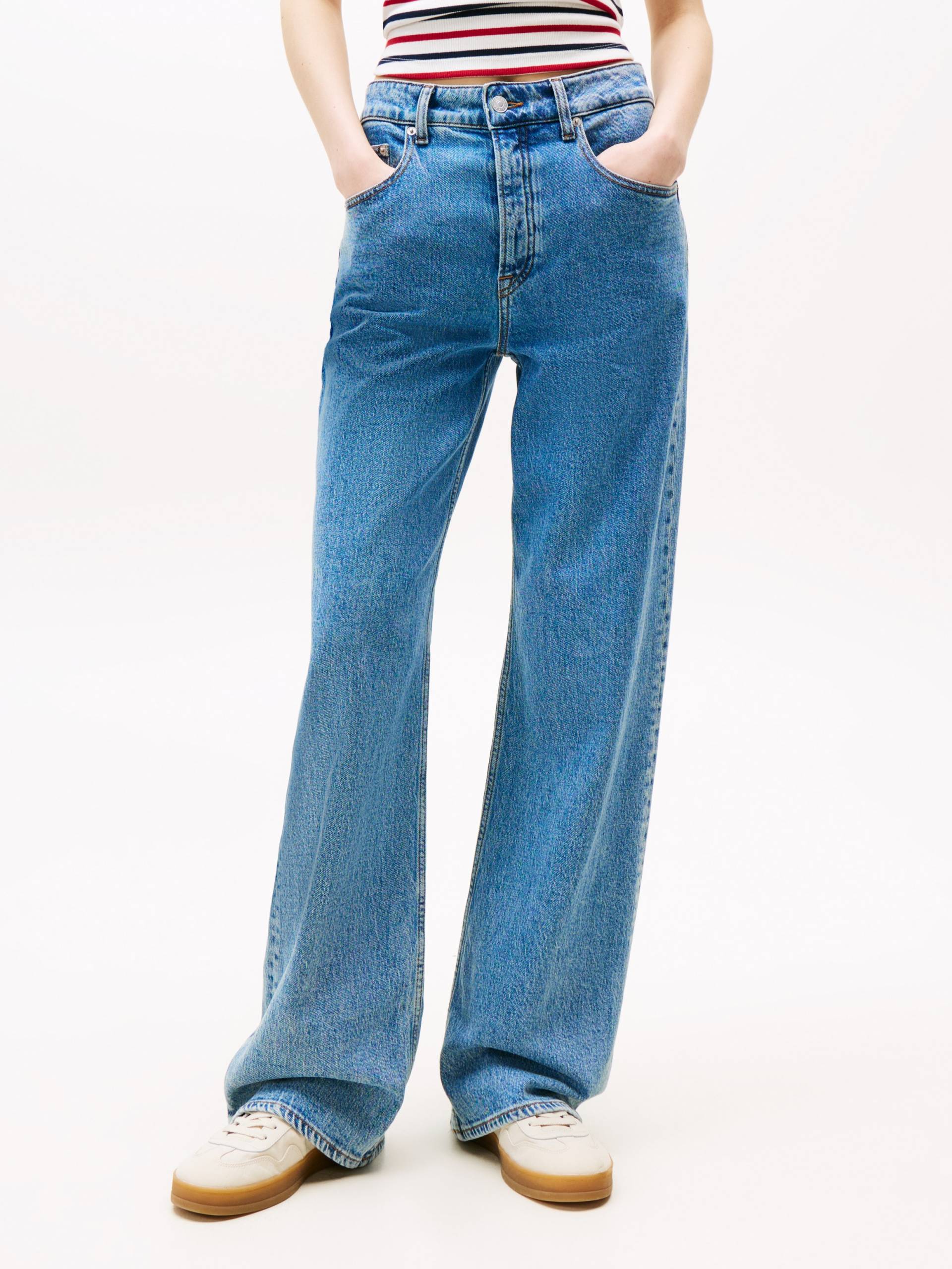 Tommy Jeans Relax-fit-Jeans »MIA MR RLXD STR«, in blauer Waschung, mit Hammerschlaufe Tommy Jeans Relax-fit-Jeans »MIA MR RLXD STR«, in blauer Waschung, mit Hammerschlaufe von Tommy Jeans