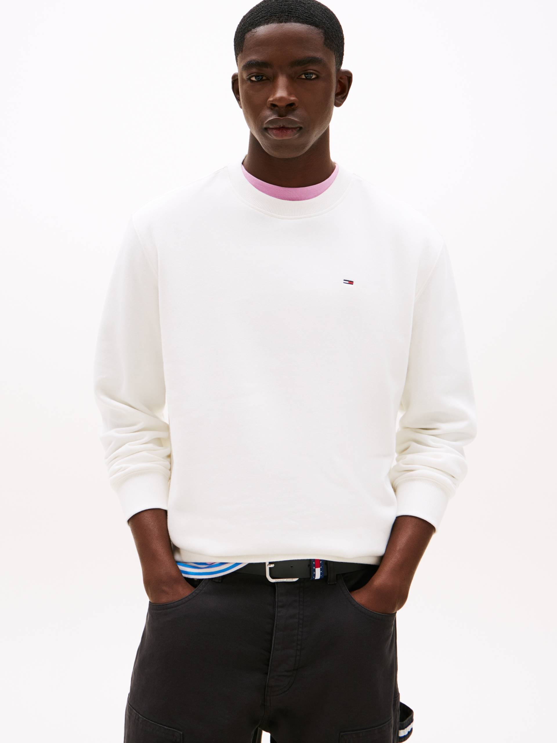 Tommy Jeans Sweatshirt »TJM REG S FLAG CREW«, Mit besticktem Markenlogo auf Brusthöhe von Tommy Jeans