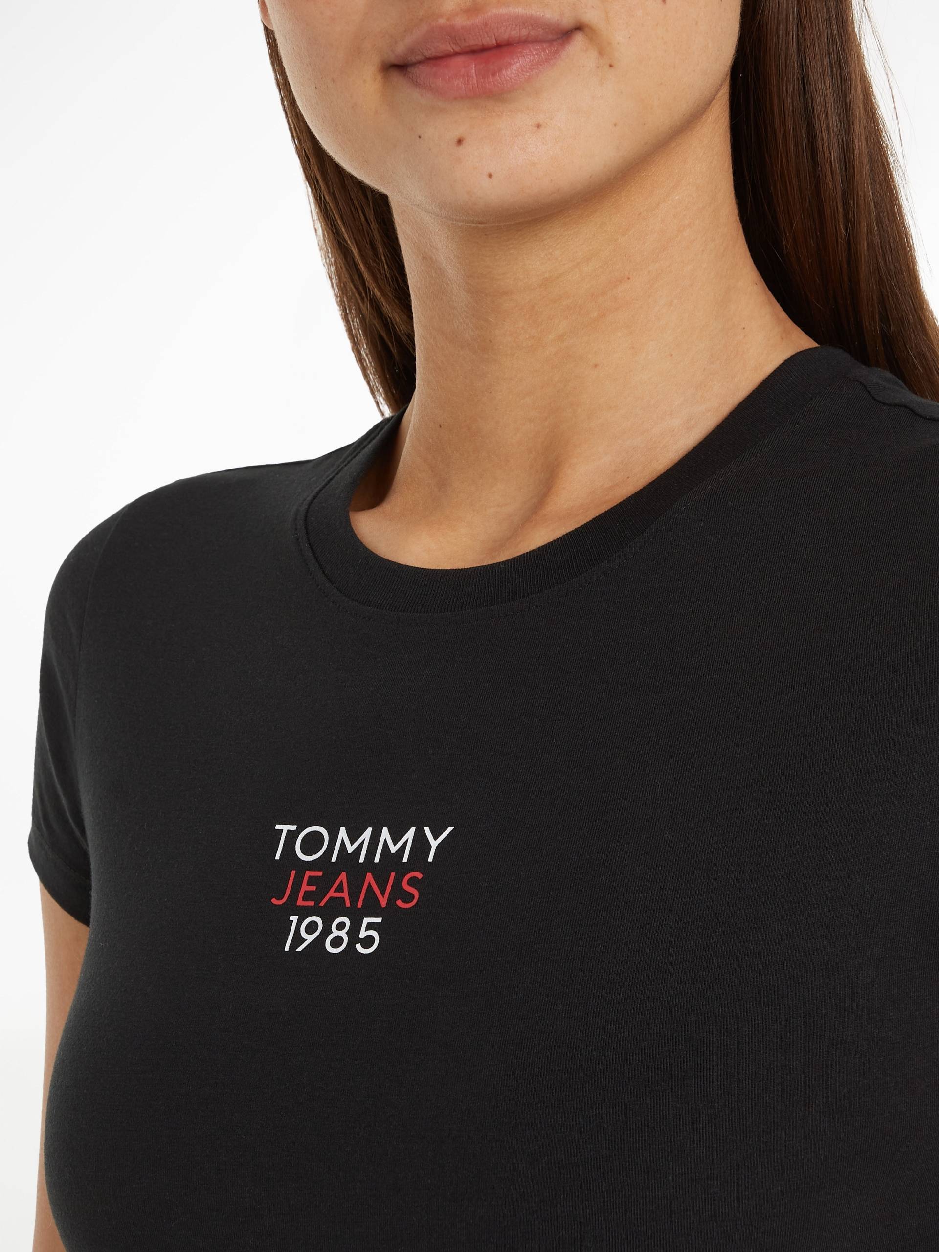 Tommy Jeans T-Shirt »Slim Essential Logo«, Kurzarm Rundhals Jersey T Shirt mit Logo Druck Print, Baumwoll Mix von Tommy Jeans