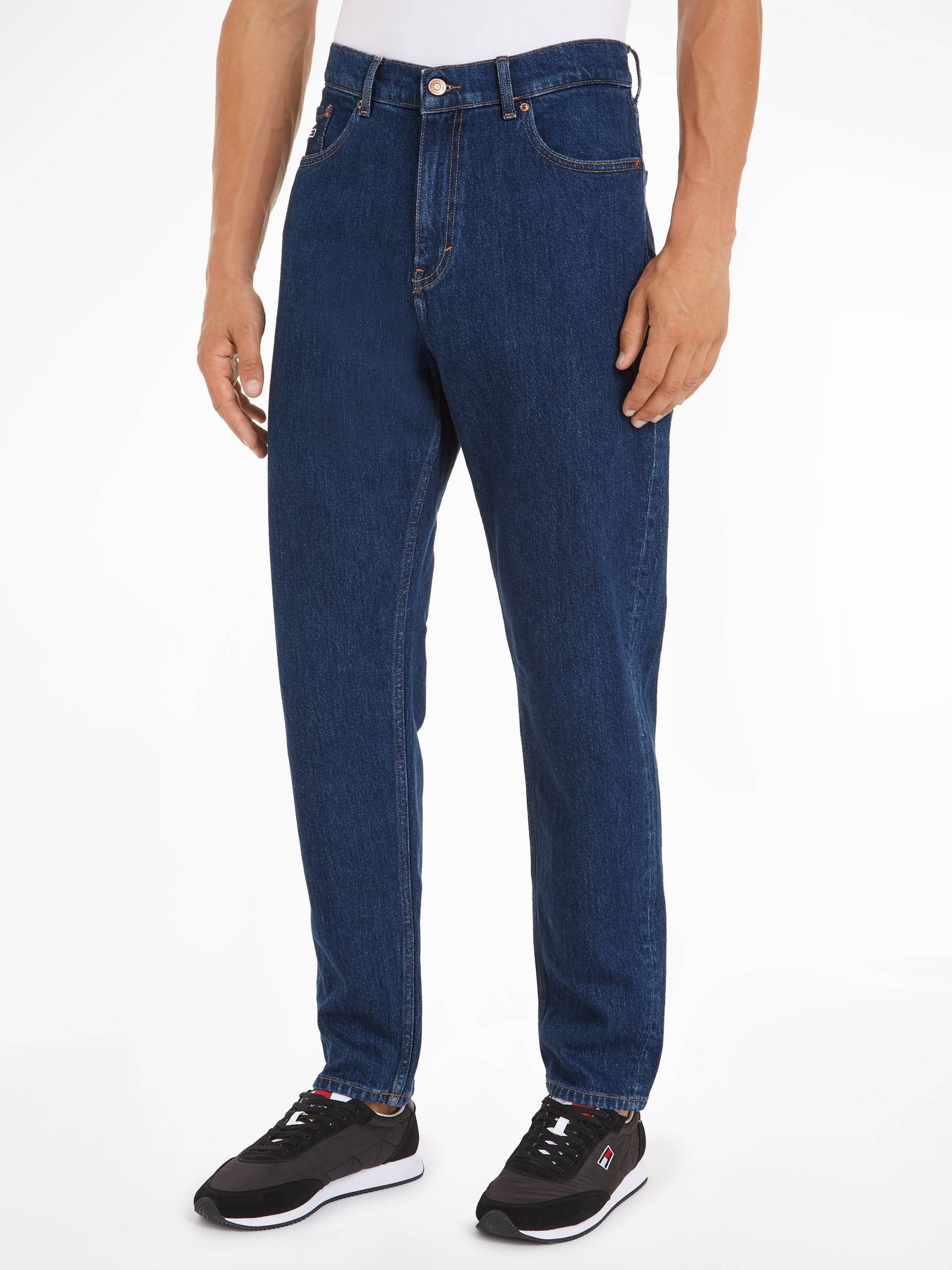 Tommy Jeans Tapered-fit-Jeans »Isaac Relaxed Tapered«, im 5-Pocket-Style Tommy Jeans Tapered-fit-Jeans »Isaac Relaxed Tapered«, im 5-Pocket-Style von Tommy Jeans