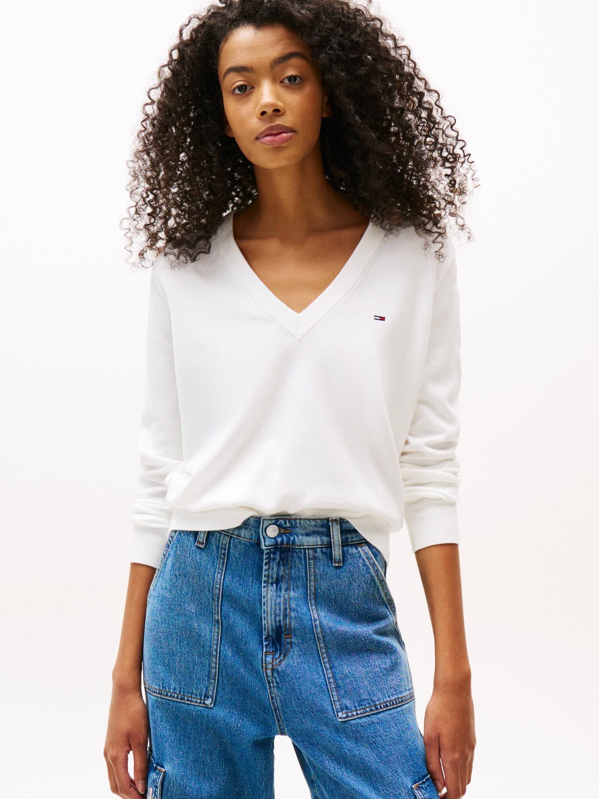 Tommy Jeans V-Ausschnitt-Pullover »TJW ESSENTIAL VNECK SWEATER EXT«, mit Logostickerei von Tommy Jeans