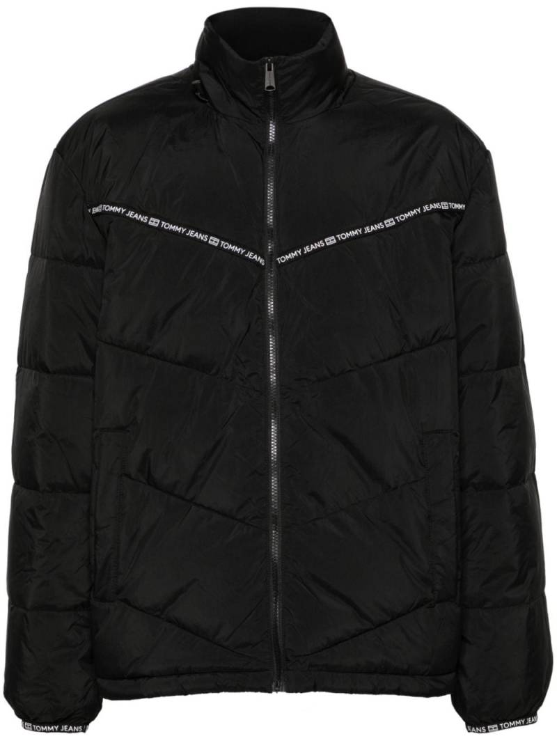 Tommy Jeans logo-tape padded jacket - Black von Tommy Jeans