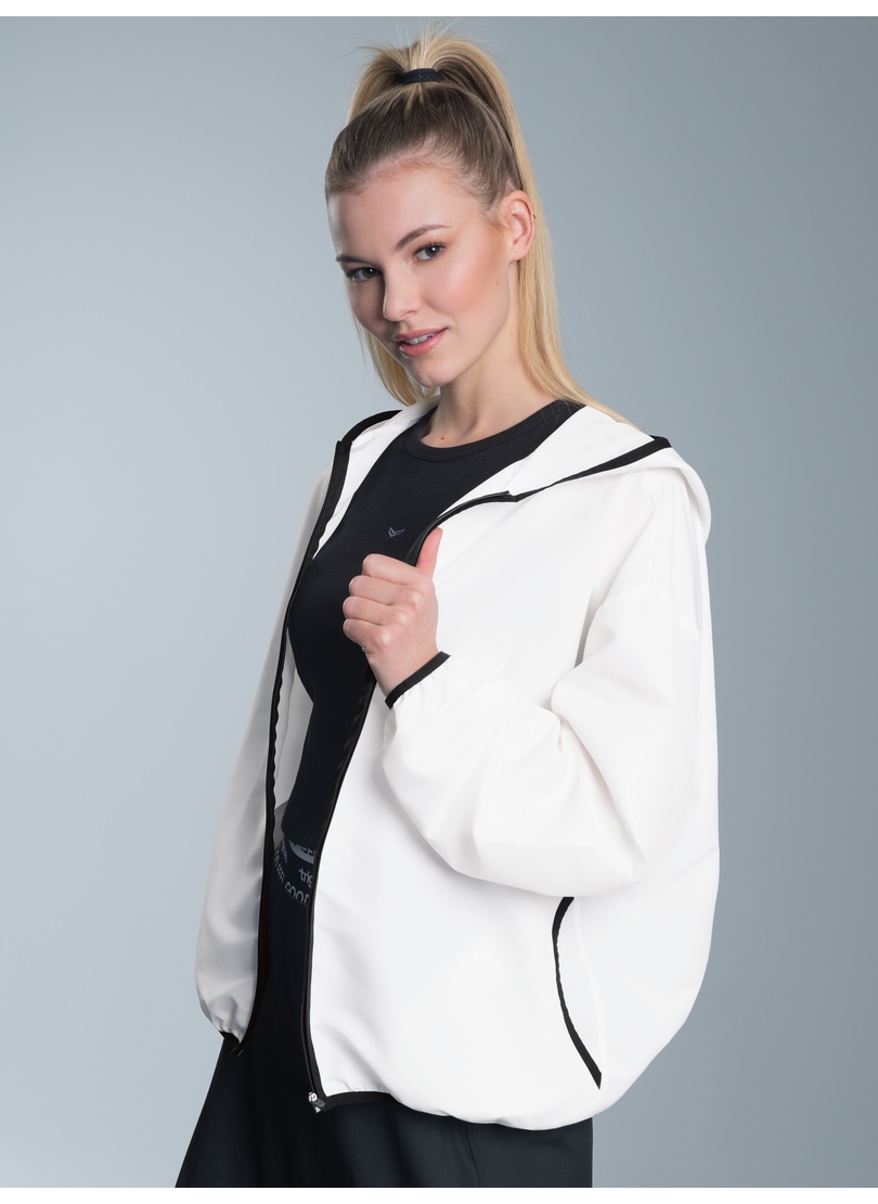Trigema Sweatjacke »TRIGEMA Dünne Kapuzenjacke mit praktischen Taschen« Trigema Sweatjacke »TRIGEMA Dünne Kapuzenjacke mit praktischen Taschen« von Trigema