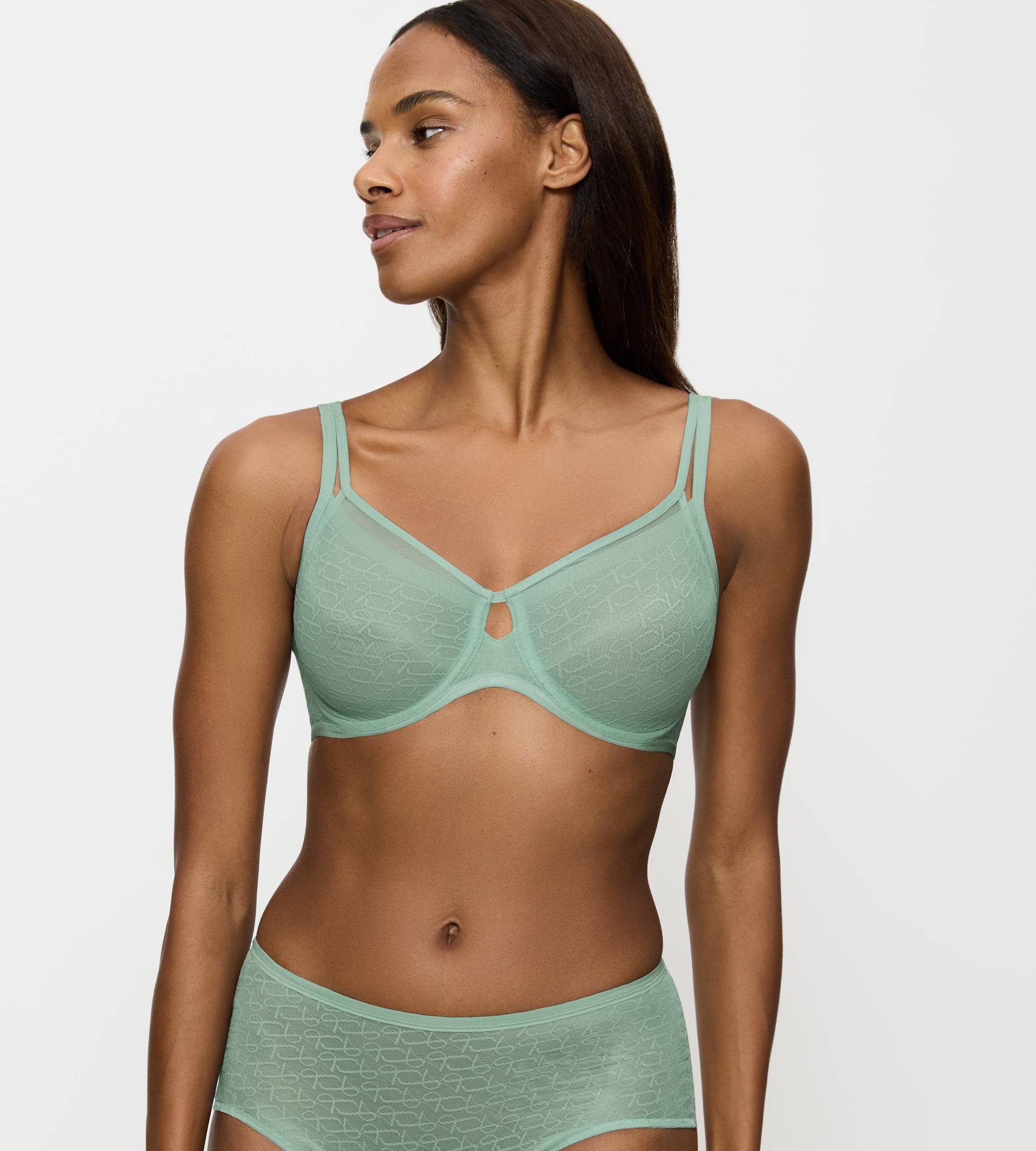Triumph Minimizer-BH »Signature Sheer W01 EX«, verkleinert die Brust optisch um eine Cup-Grösse, Spitze Triumph Minimizer-BH »Signature Sheer W01 EX«, verkleinert die Brust optisch um eine Cup-Grösse, Spitze von Triumph