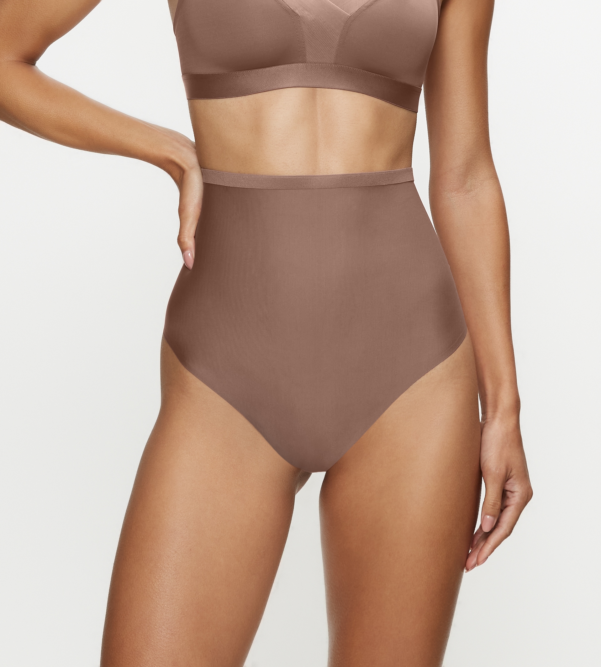 Triumph Shapingslip »Shape Smart Highwaist String«, glättend und schmeichelnd Triumph Shapingslip »Shape Smart Highwaist String«, glättend und schmeichelnd von Triumph