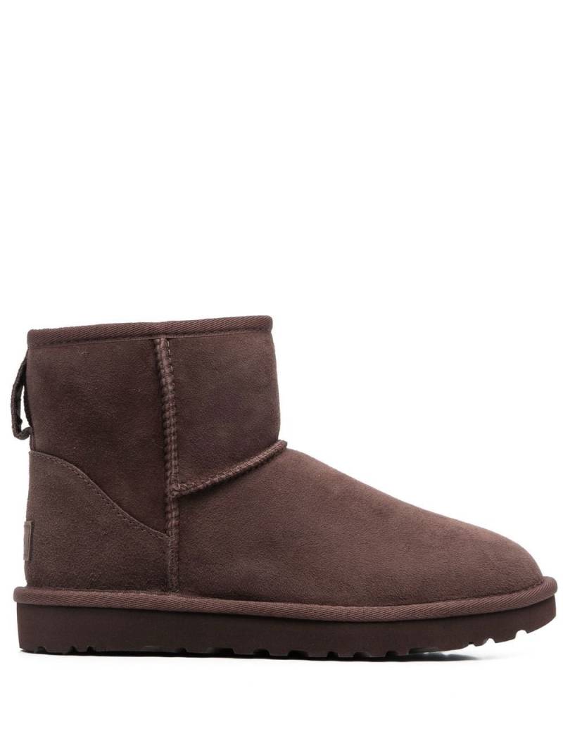 UGG Classic Mini II shearling ankle boots - Brown von UGG