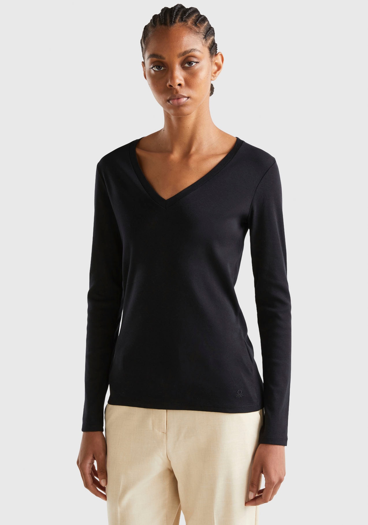 United Colors of Benetton Langarmshirt, mit femininem V-Neck von United Colors of Benetton