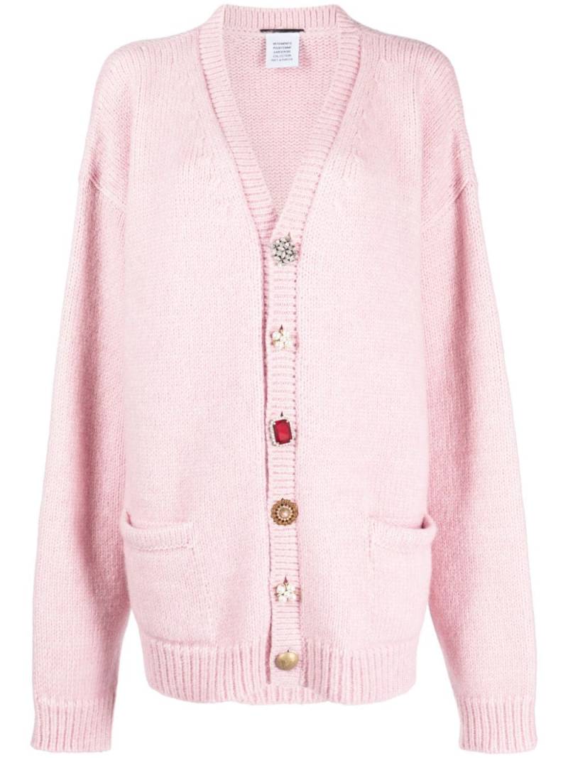 VETEMENTS crystal-buttons ribbed-knit cardigan - Pink von VETEMENTS