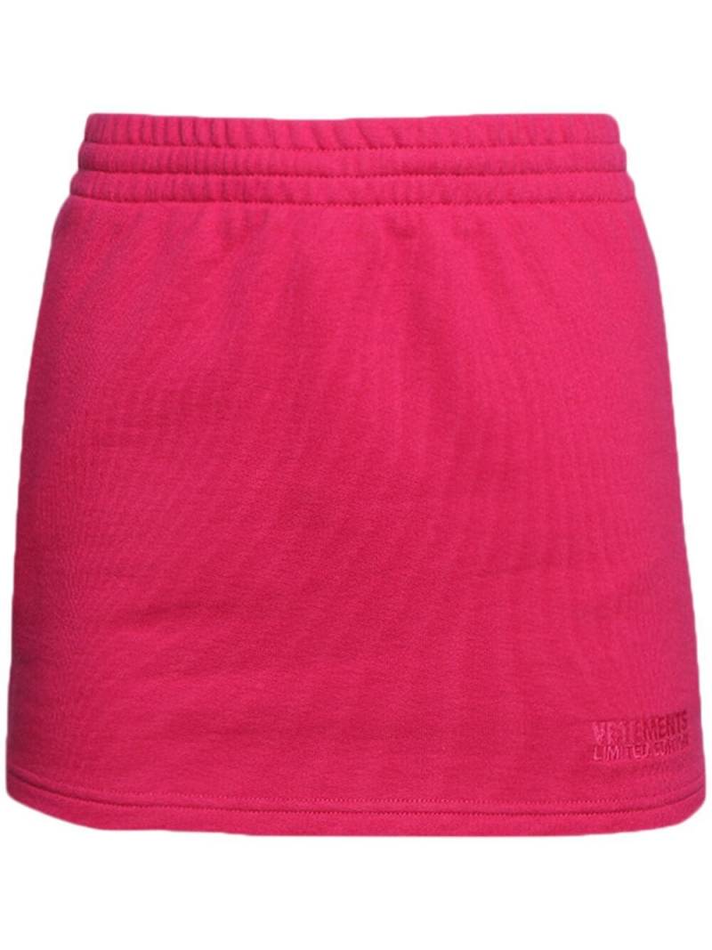 VETEMENTS embroidered-logo mini skirt - Pink von VETEMENTS