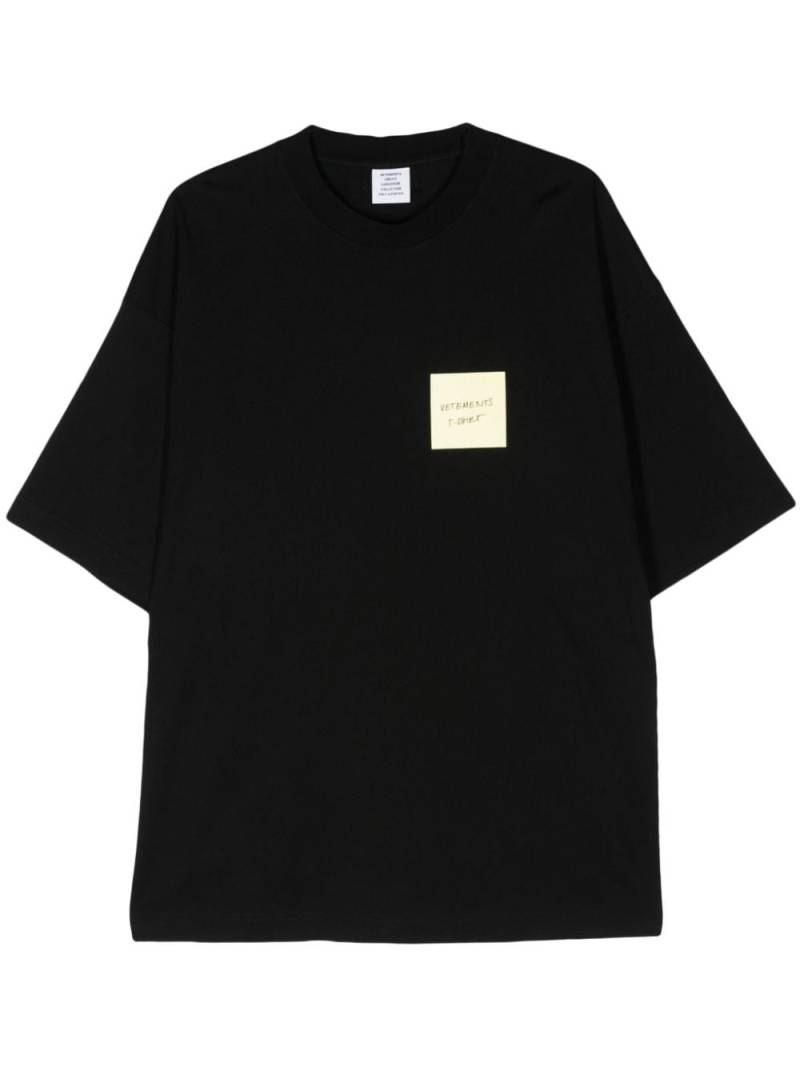 VETEMENTS graphic-print cotton T-shirt - Black von VETEMENTS