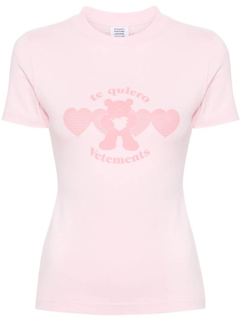 VETEMENTS graphic-print cotton T-shirt - Pink von VETEMENTS