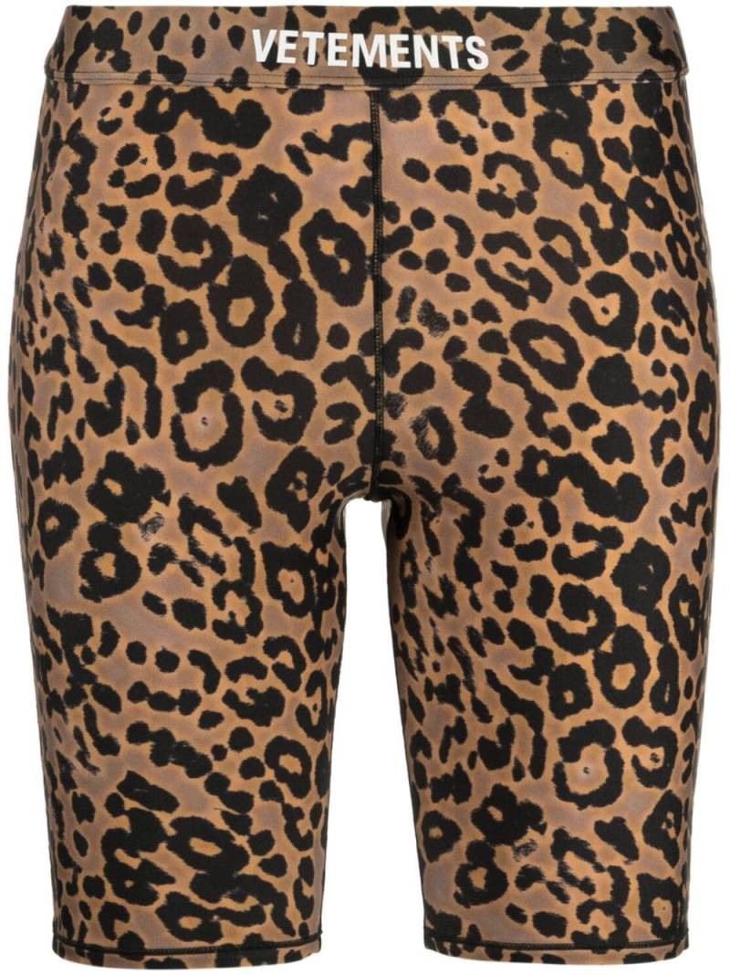 VETEMENTS leopard-print biker shorts - Brown von VETEMENTS