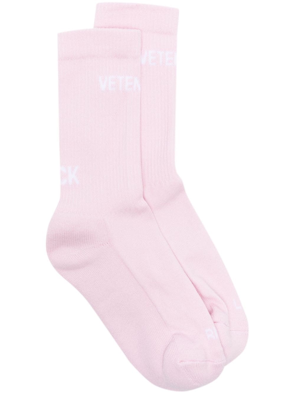 VETEMENTS logo-intarsia ribbed socks - Pink von VETEMENTS