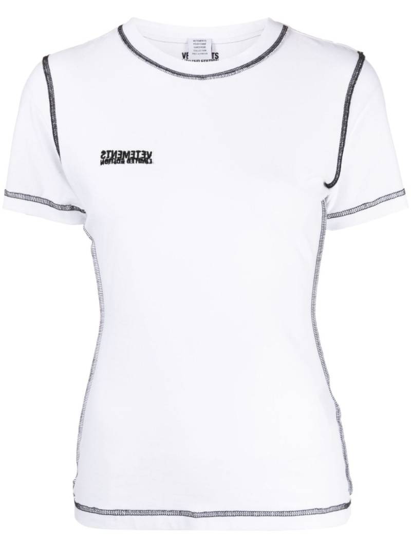 VETEMENTS logo-patch stretch-cotton T-shirt - White von VETEMENTS
