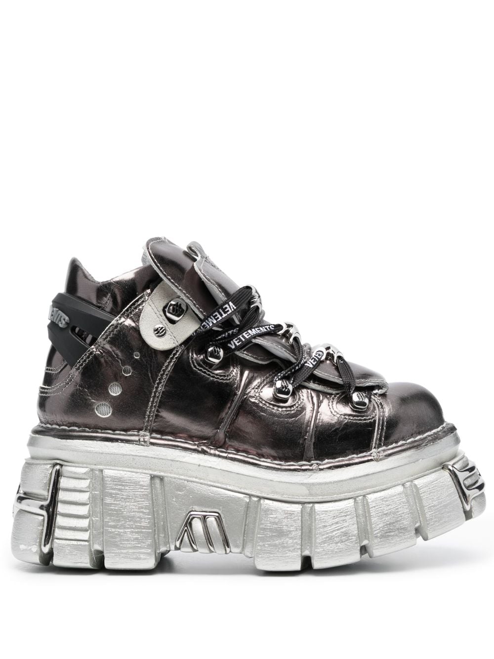 VETEMENTS metallic platform boots - Grey von VETEMENTS