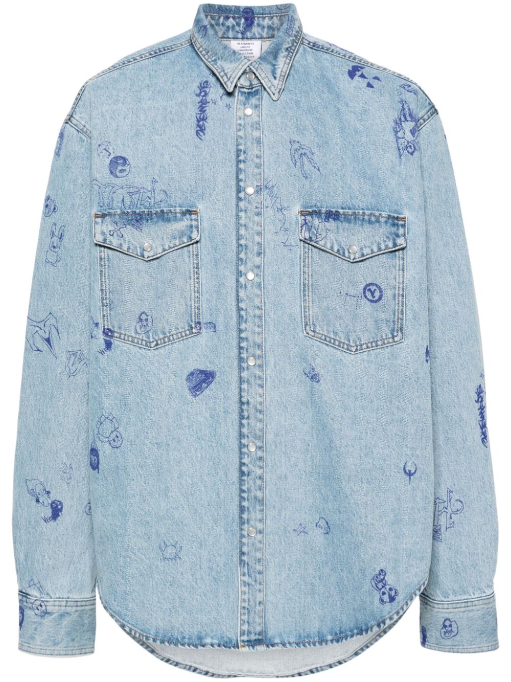 VETEMENTS sketch-style print denim shirt - Blue von VETEMENTS