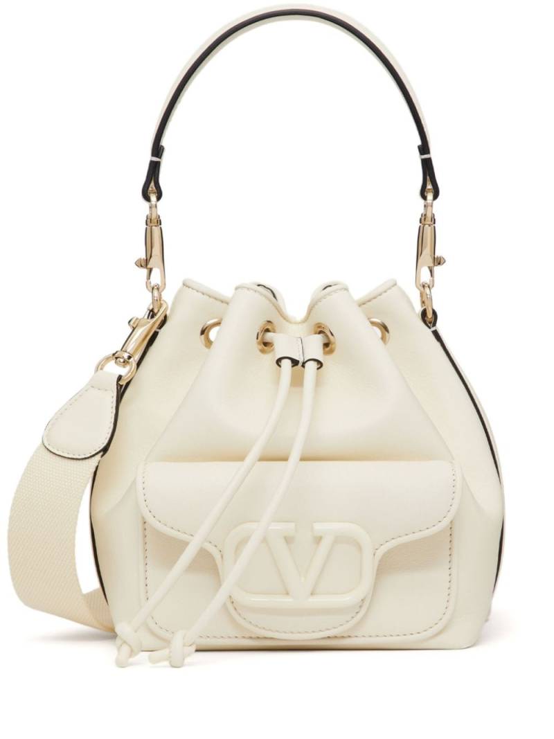 Valentino Garavani Locò leather bucket bag - White von Valentino Garavani