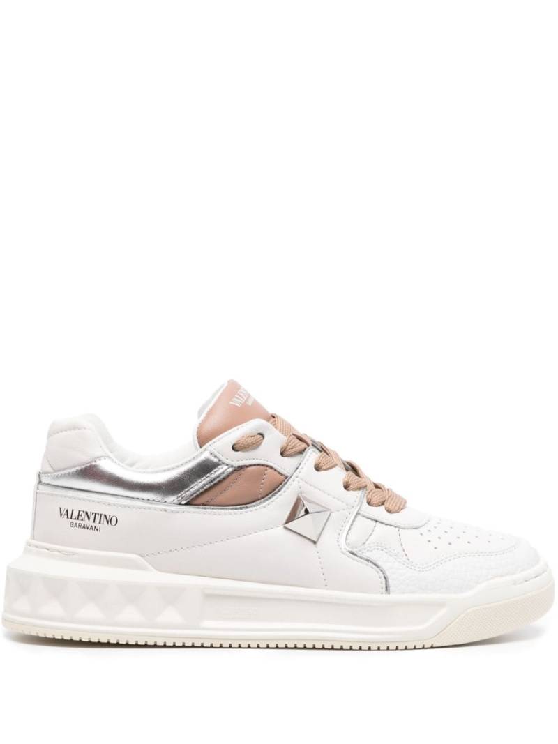 Valentino Garavani One Stud leather sneakers - White von Valentino Garavani