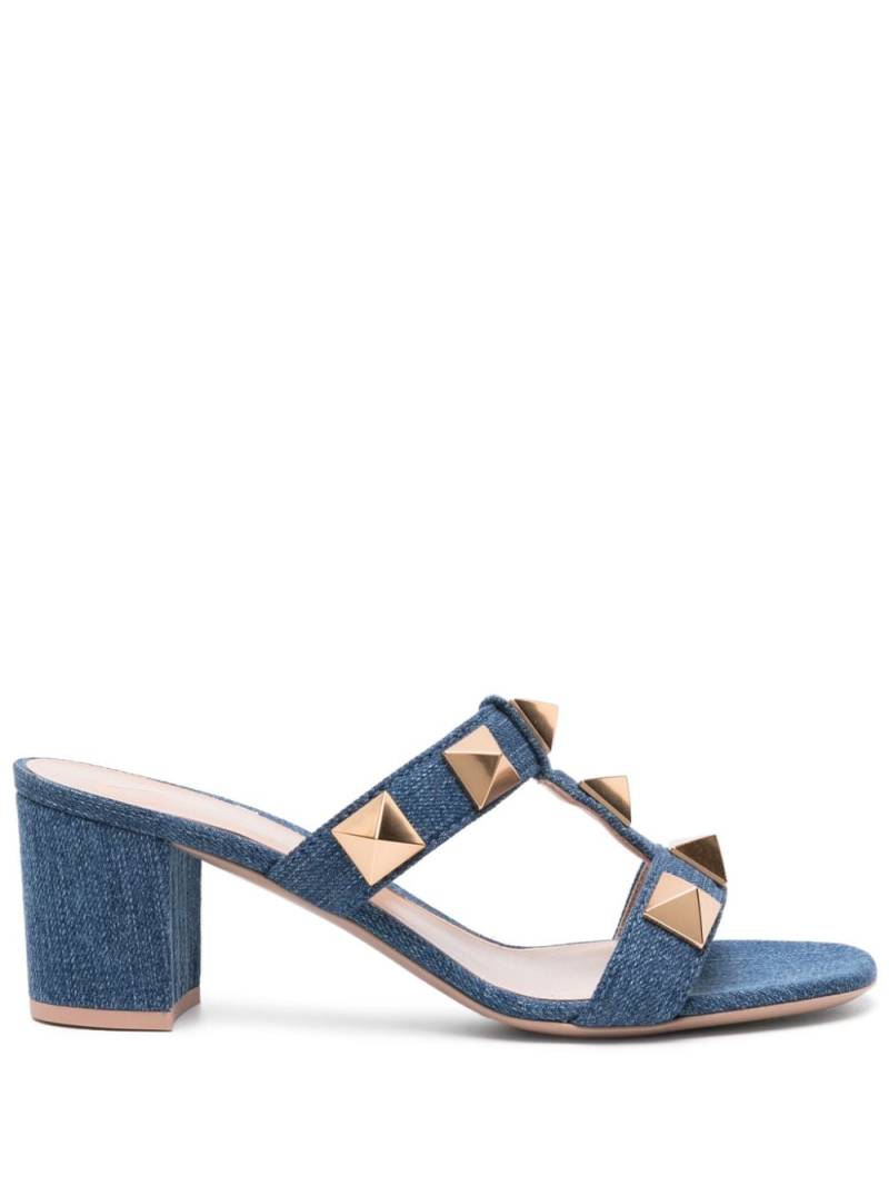 Valentino Garavani Roman Stud denim mules - Blue von Valentino Garavani