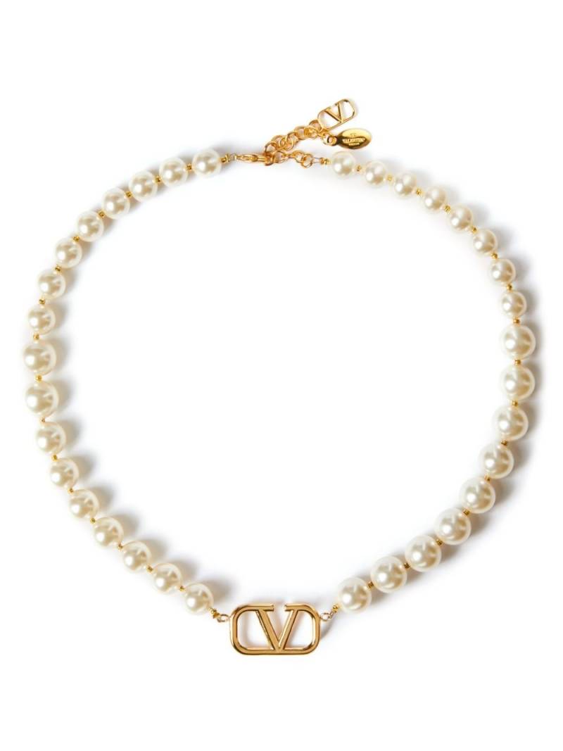 Valentino Garavani VLogo Signature pearl necklace - White von Valentino Garavani