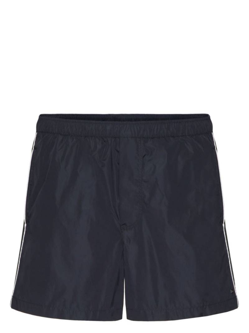 Valentino Garavani stud-detail swim shorts - Blue von Valentino Garavani