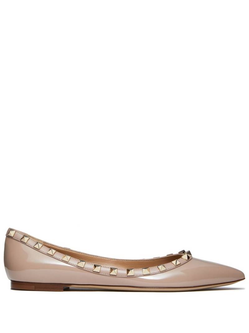 Valentino Garavani Rockstud patent leather ballerina shoes - Pink von Valentino Garavani