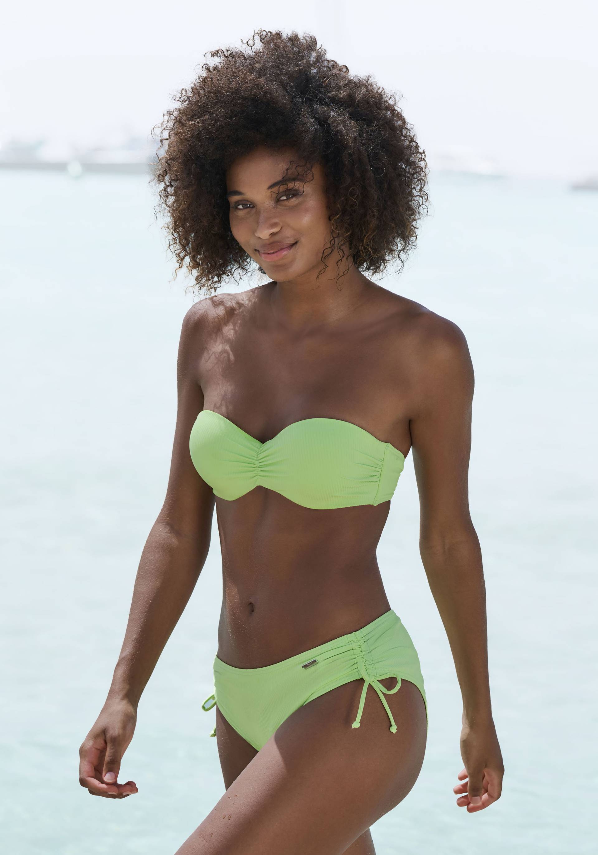 Venice Beach Bikini-Hose »Lucky«, aus gerippter Strukturware Venice Beach Bikini-Hose »Lucky«, aus gerippter Strukturware von Venice Beach