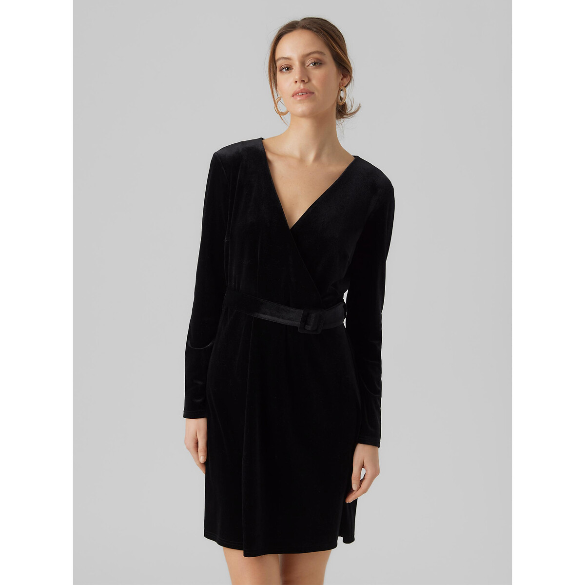 Kleid aus Samt, Bindegürtel von Vero Moda