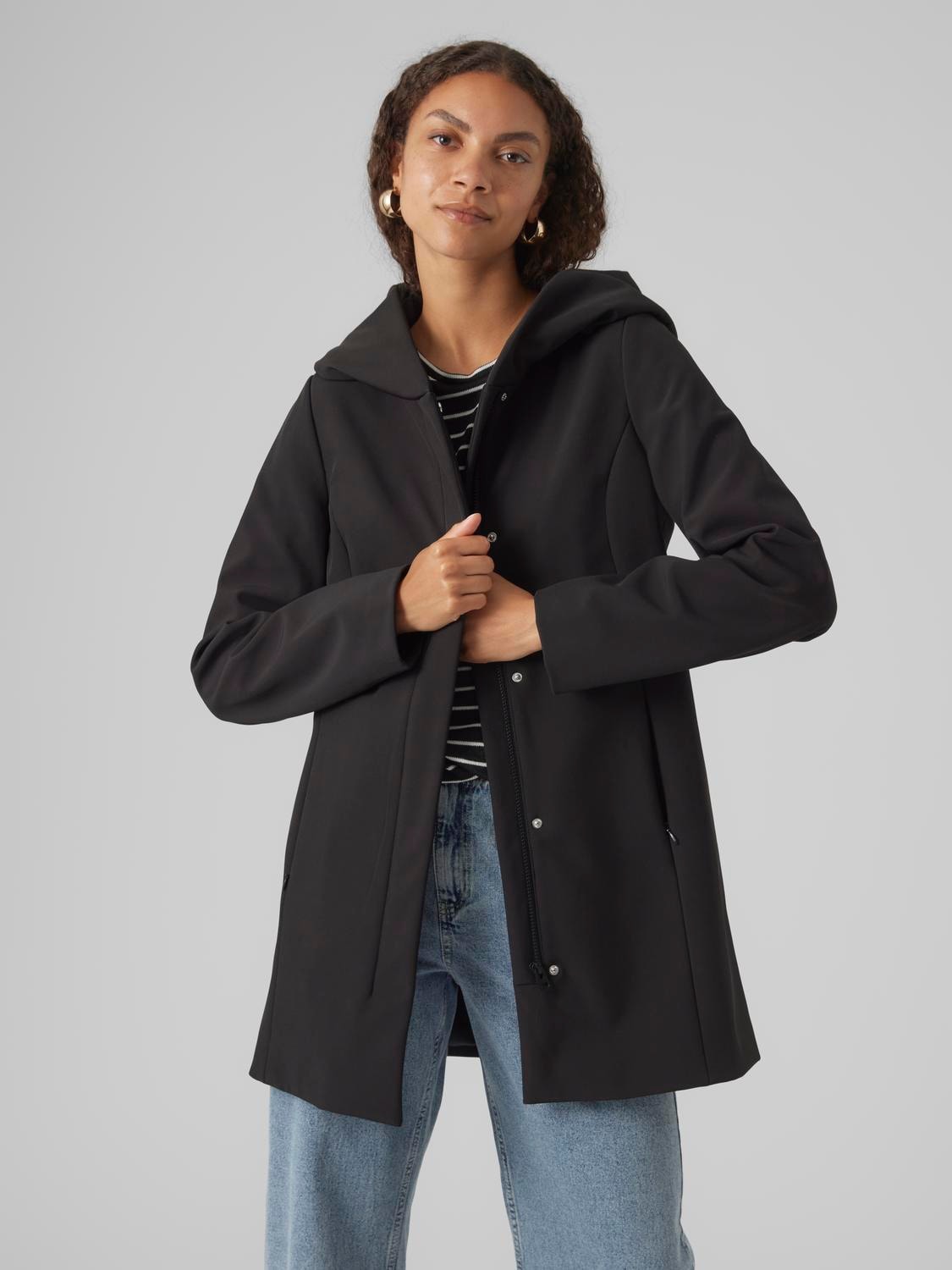 Vero Moda Outdoorjacke »VMSOFTSHELLDONA WRP JACKET BOOS«, mit Kapuze von Vero Moda