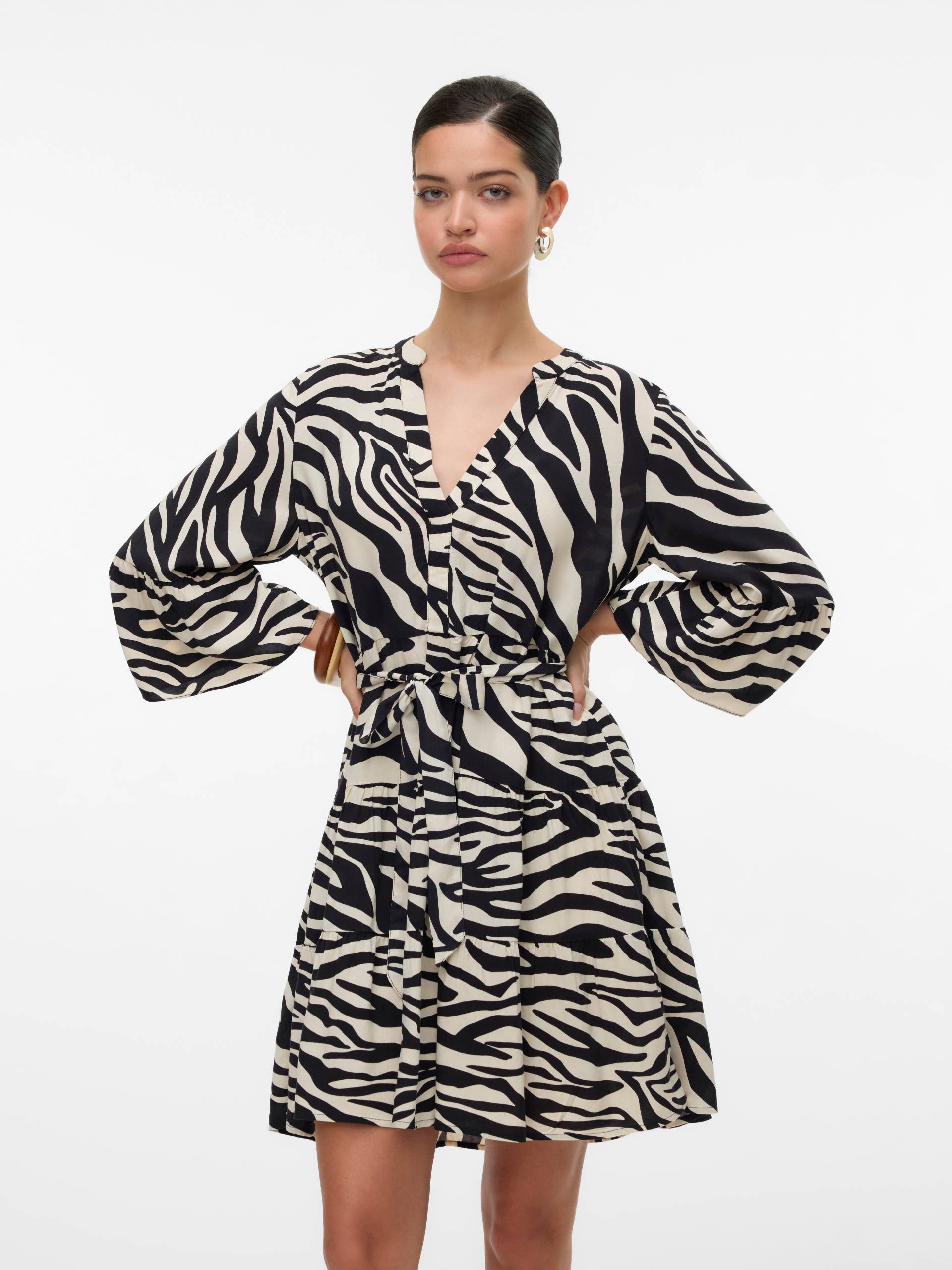 Vero Moda Tunikakleid »VMMELBA 3/4 SHORT BELT DRESS WVN GA NOOS«, mit Volant und Taillen-Bindegürtel Vero Moda Tunikakleid »VMMELBA 3/4 SHORT BELT DRESS WVN GA NOOS«, mit Volant und Taillen-Bindegürtel von Vero Moda