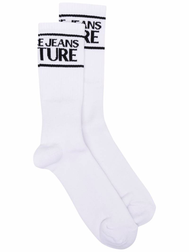 Versace Jeans Couture logo-knit calf socks - White von Versace Jeans Couture