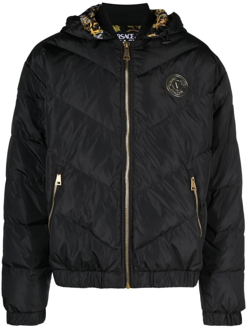 Versace Jeans Couture logo-patch down puffer jacket - Black von Versace Jeans Couture