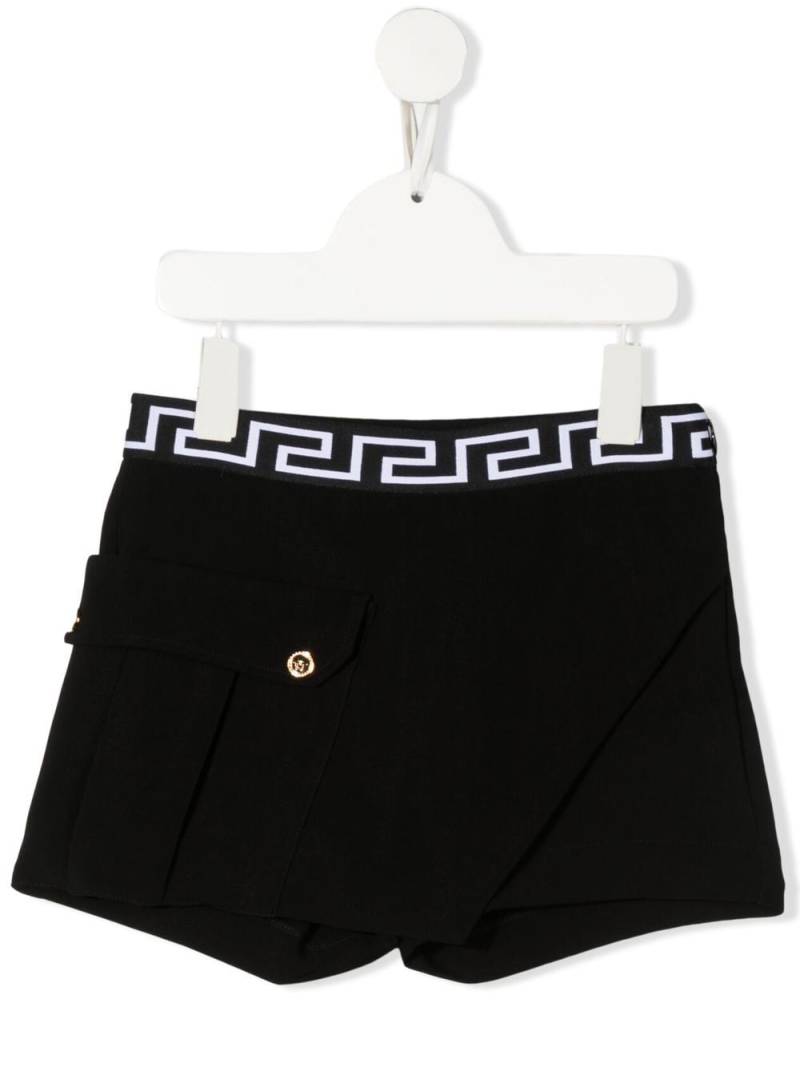 Versace Kids Greca asymmetric layered-look shorts - Black von Versace Kids