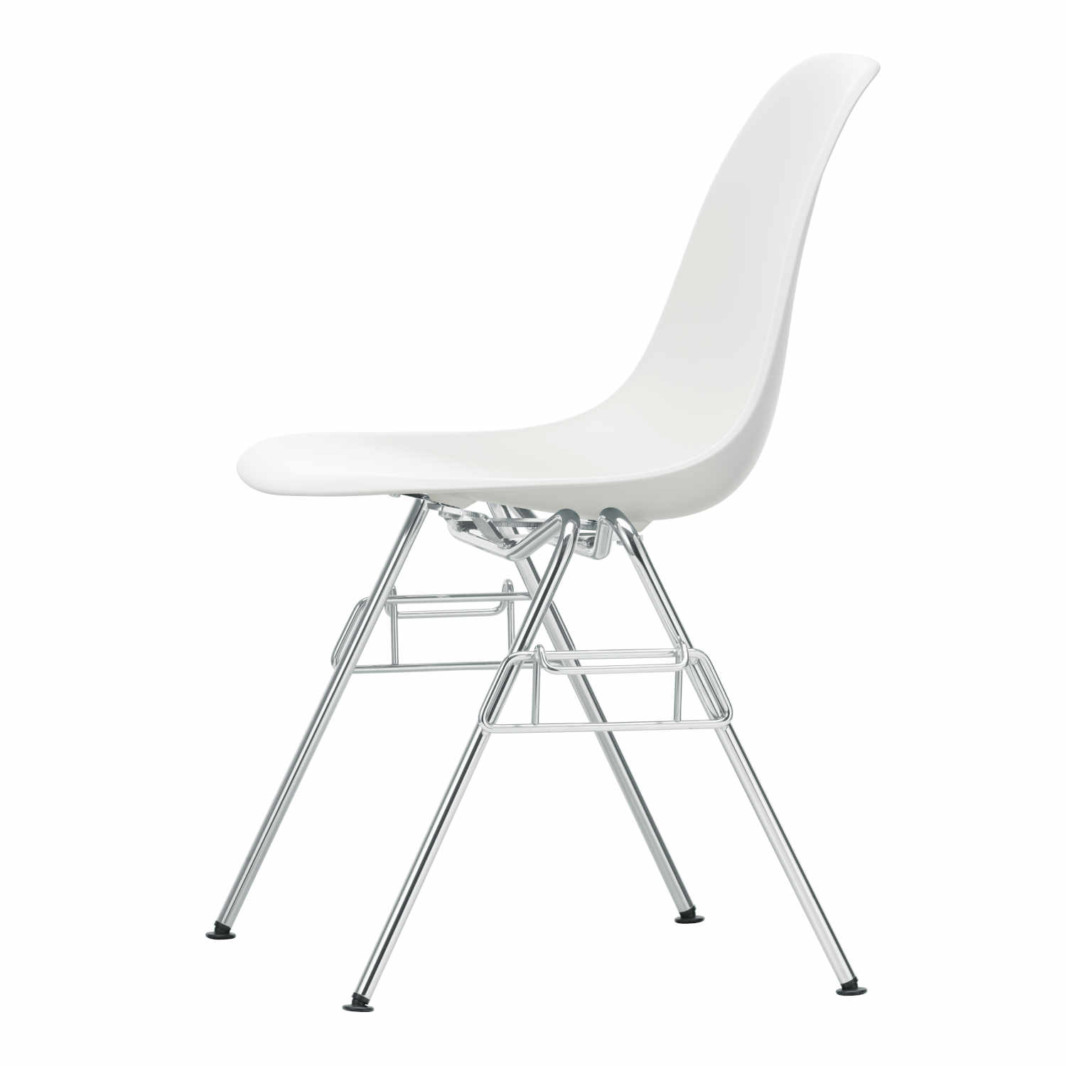 Eames Plastic Side Chair DSS, Sitzschale weiss, Untergestell stahlrohr verchromt, Gleiter basic dark für teppichböden von Vitra