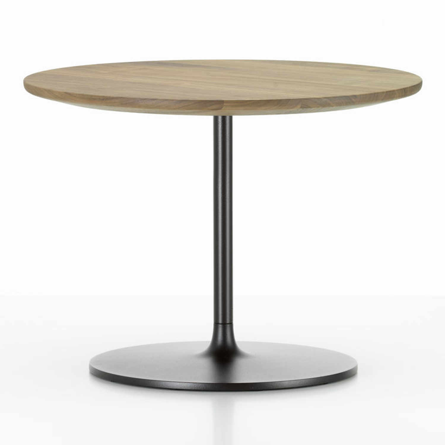 Occasional Low Table Beistelltisch, Höhe 35 cm, Tischplatte amerikanischer nussbaum massiv, geölt von Vitra