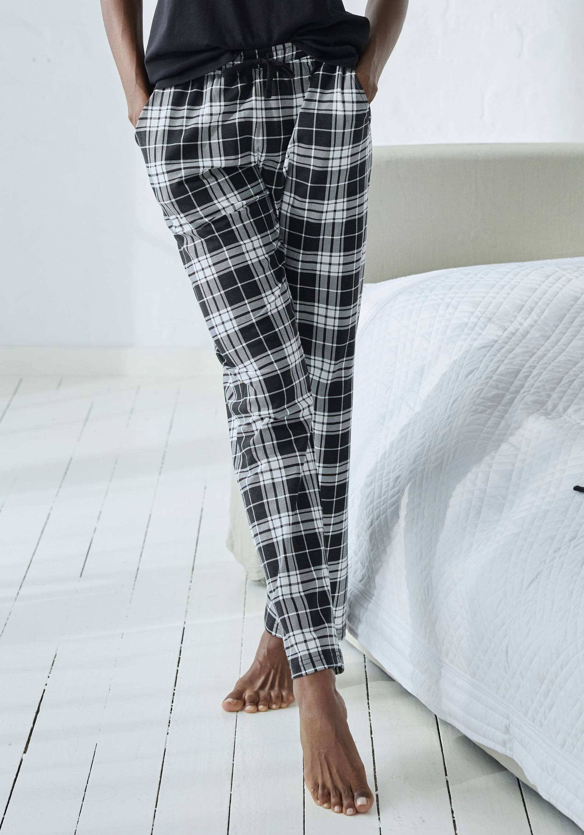 Vivance Dreams Pyjamahose, mit Schwarz-Weiss-Druck Vivance Dreams Pyjamahose, mit Schwarz-Weiss-Druck von Vivance Dreams