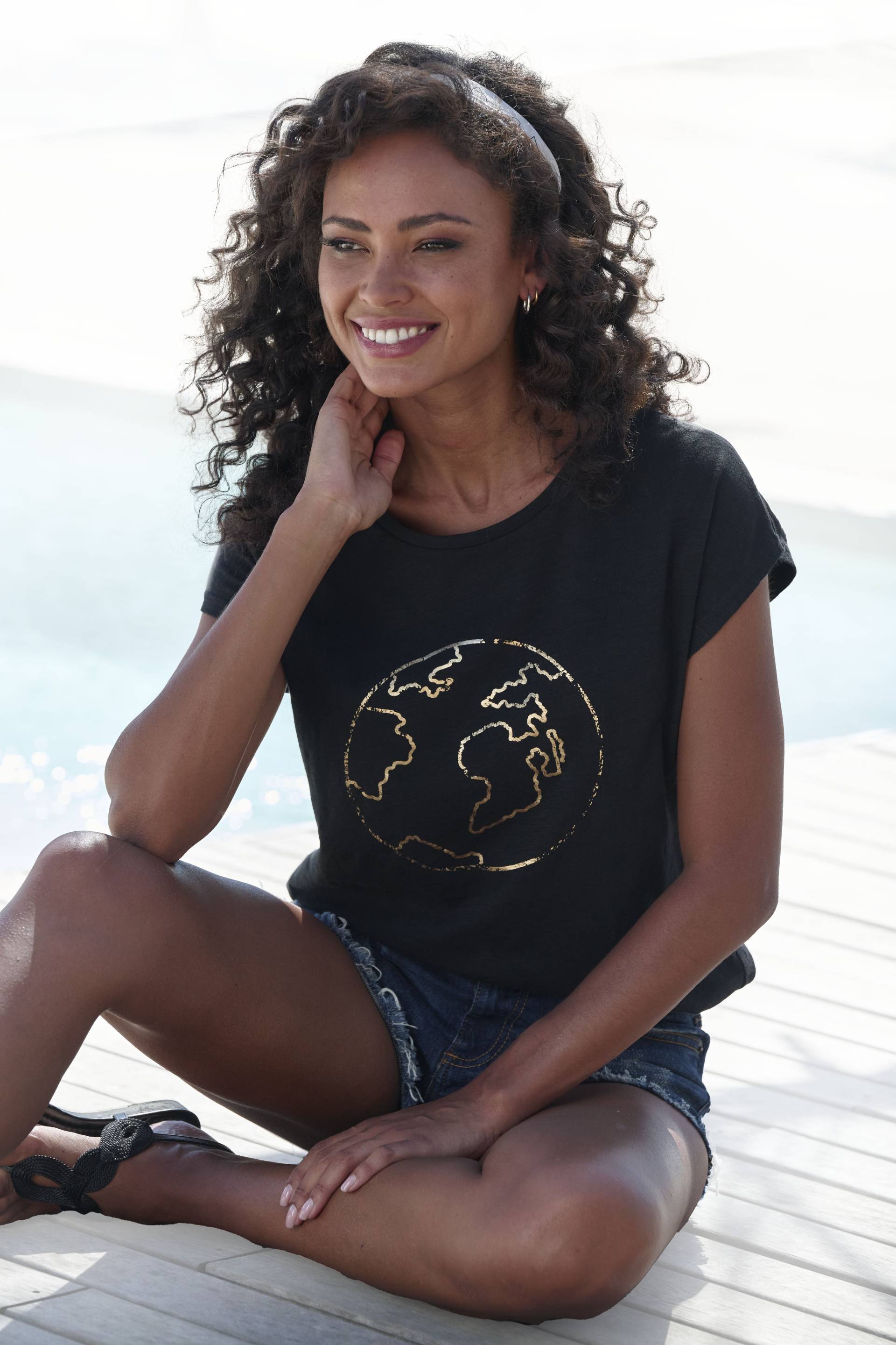 Vivance Rundhalsshirt »mit goldfarben schimmerndem Frontprint«, aus weicher Baumwoll-Slub-Qualität von Vivance
