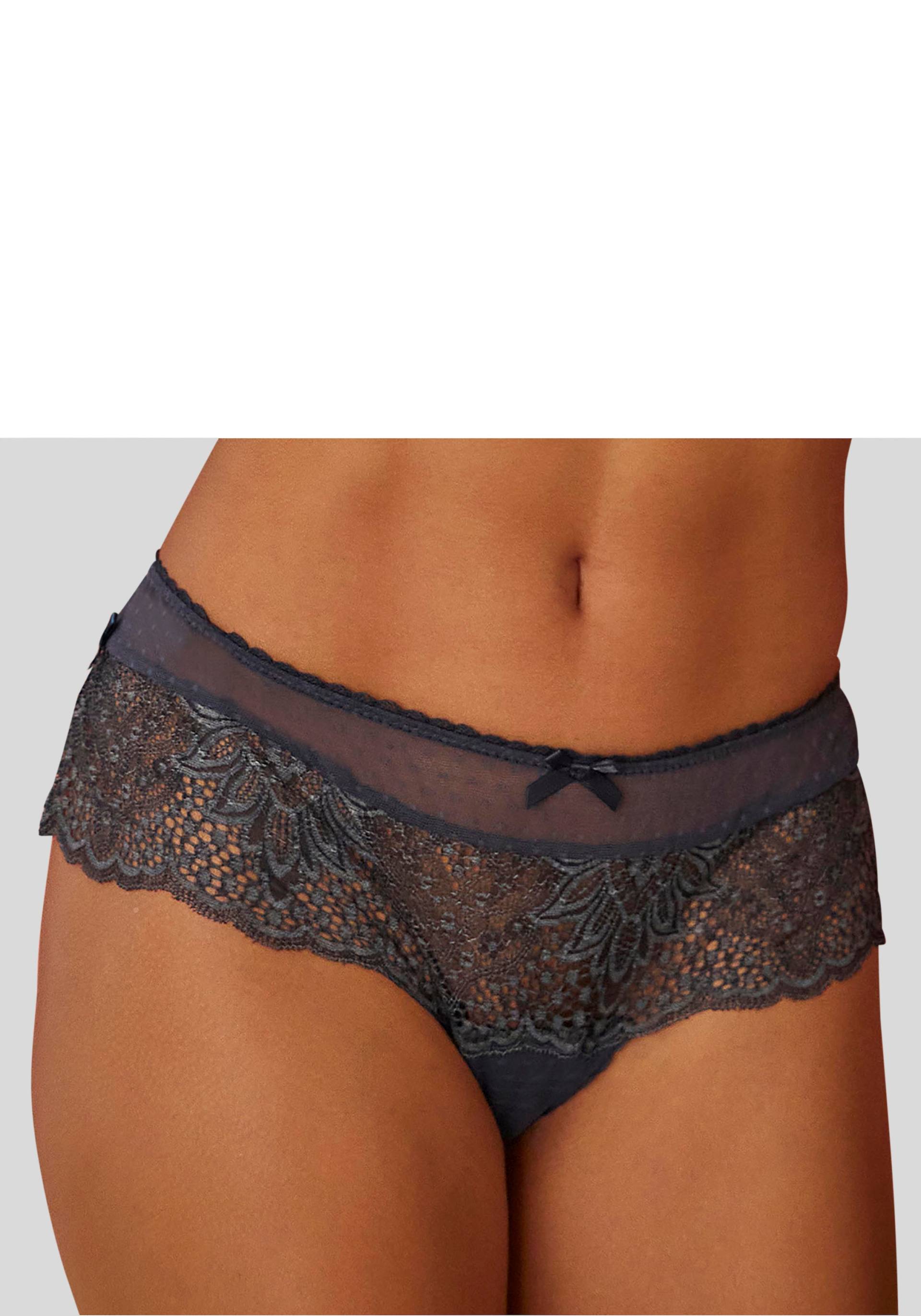 Vivance Stringpanty, aus extravaganter Spitze mit seitlichen Schlitzen von Vivance