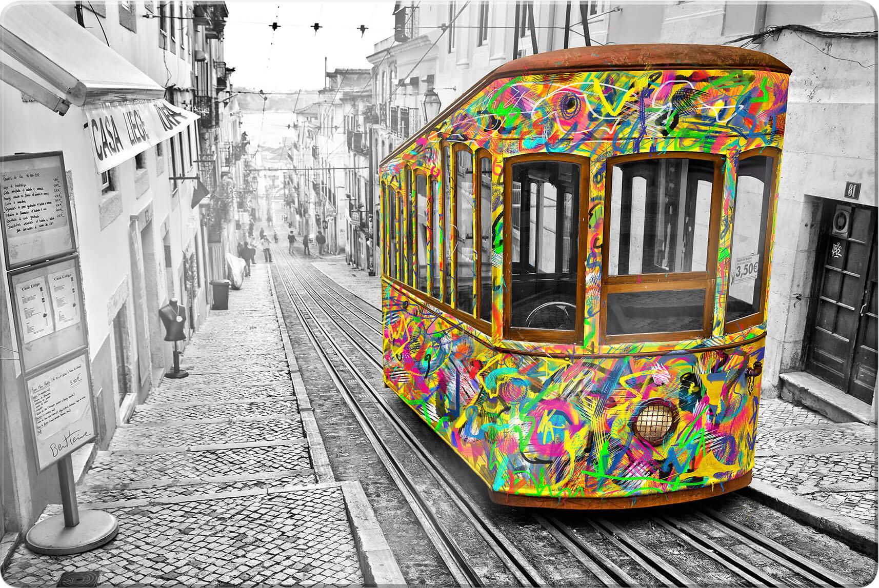 Wall-Art Glasbild »Tram in Lissabon«, Menschen von Wall-Art